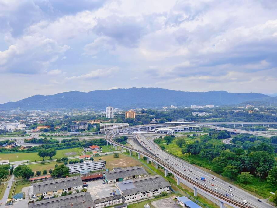 Heritage Studio With Balcony D'Sara, Direct Mrt Kampung Selamat, Near Thomson And Sungai Buloh Hospital 莎阿南 外观 照片
